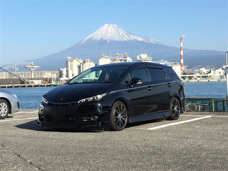自分もお遊び用に黒のスカイウェイブに乗ってます。」